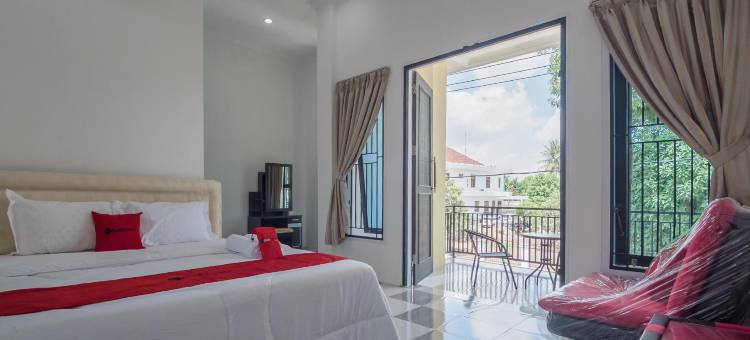 瑞德多兹酒店 - 近占碑苏丹塔哈机场(RedDoorz Syariah Near Sultan Thaha Airport Jambi)图片