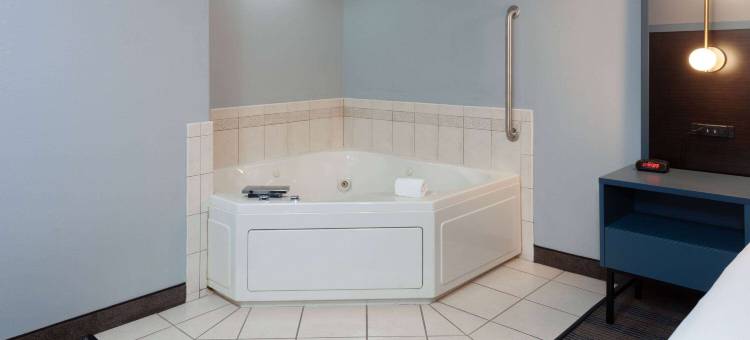 皮奥里亚美吟温德姆酒店(AmericInn by Wyndham Peoria)图片