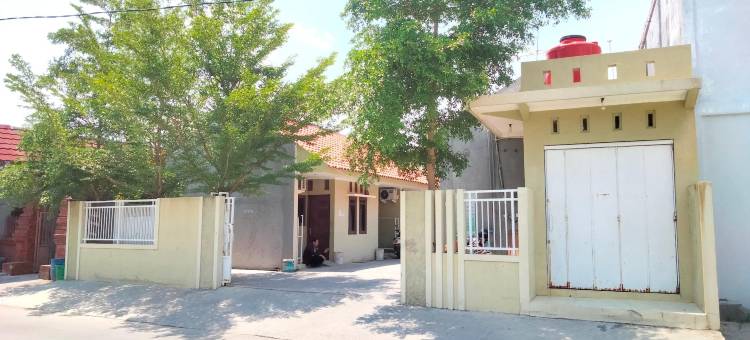 维斯玛穆蒂亚拉尼尔阿伦阿伦德马克米特拉瑞德多兹(Wisma Mutiara near Alun Alun Demak Mitra RedDoorz)图片