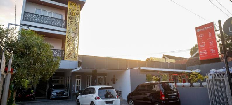 克拉登火车站附近瑞德多兹酒店(RedDoorz at Hotel Putra Perdana Klaten)图片