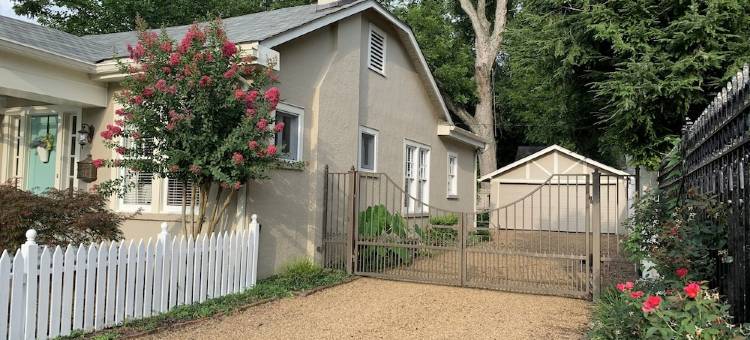 Picket Fence~步行可达MTSU和历史悠久的市中心广场乡村别墅!(Picket Fence Cottage~ Walk to Mtsu and the Historic Downtown Square!)图片