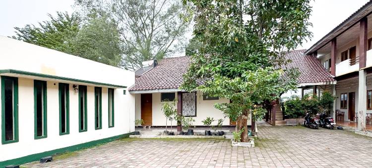 城市景观萨比塔卡利贾蒂梭邦酒店(Urbanview Sabitha Kalijati Subang)图片