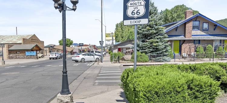 Downtown Blonde Bungalow w/Fully Fenced BIG YARD, AC, W/D, 2 Samsung Smart TVs图片