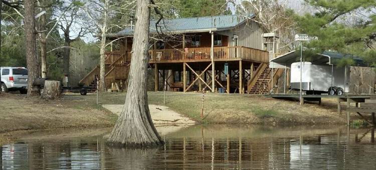 NEW WATER FRONT cabin on North Caddo Lake- private boat launch, dock, much more!图片
