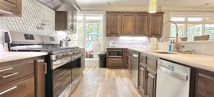 “Your Big Lake House” - Large Lakefront Home w Private Pool & Hot Tub-Sleeps 40!图片