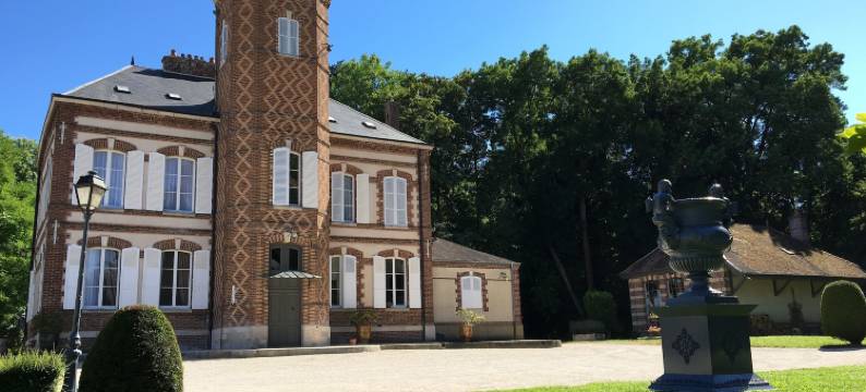 蒙塔贝特木屋酒店(Château de Montabert)图片