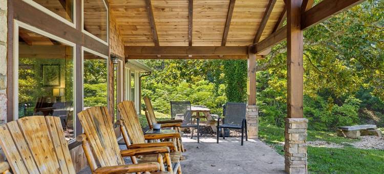 私人15英亩带池塘热水浴缸游戏室(Sharp Hollow by Beyond Expectations W Hot Tub)图片