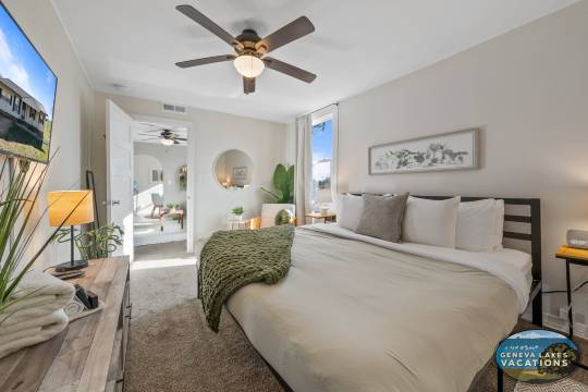 Convenient Parking and Quaint Design - Charming Downtown Haven