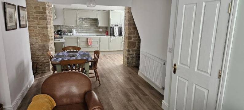 斯坦福镇中心时尚两居室房屋(Stylish 2-Bed House in Stamford Town Centre)图片