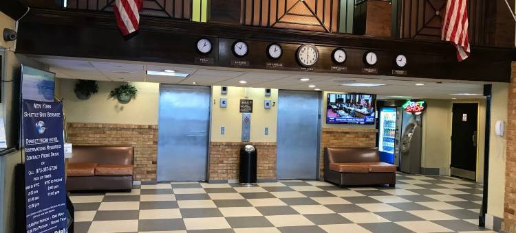 纽瓦克机场豪生酒店(Howard Johnson by Wyndham Newark Airport)图片