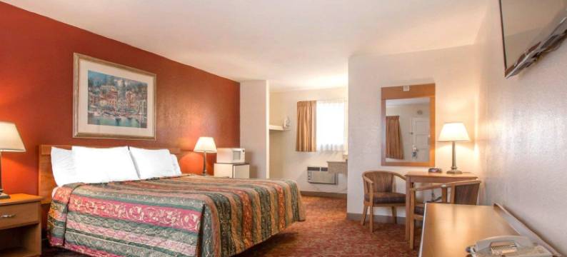 弗布鲁克市中心罗德威酒店(Rodeway Inn Fallbrook Downtown)图片