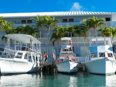 泰诺海滩马林度假村暨俱乐部