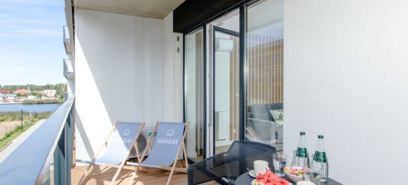 带河景的公寓，含桑拿和室内泳池(Apartment with Swimming Pool in Dziwnów)图片