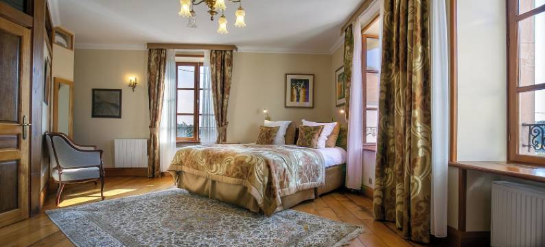 莱斯德舍夫尔酒店 热夫雷-香贝丹(Hôtel les Deux Chèvres Gevrey-Chambertin)图片