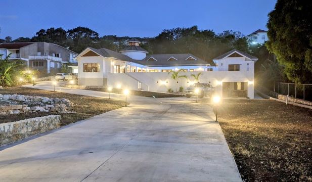 Luxury 4 Bedroom Villa with Pool in Montego Bay (Beach Club Access) Hotel Overview
