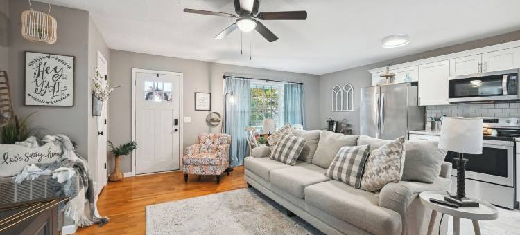 Vine Grove住宅，配有露台，距离桑德斯泉4英里！(Vine Grove Home w/ Deck, 4 Mi to Saunders Springs!)图片