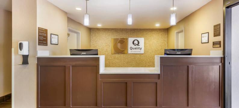 品质酒店及套房春湖 - 费耶特维尔近自由堡(Quality Inn & Suites Spring Lake - Fayetteville Near Fort Liberty)图片