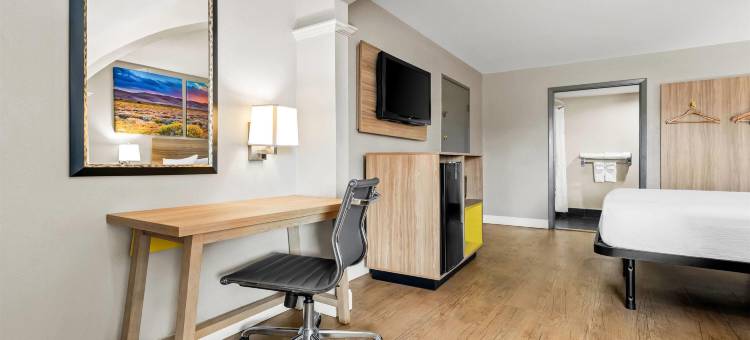 纳科多奇斯市区Sfa大学戴斯套房酒店(Days Inn by Wyndham Nacogdoches/Sfa University/Downtown)图片