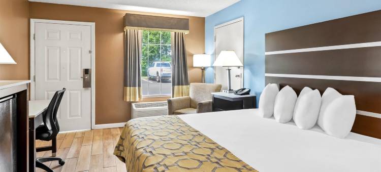 森林之城温德姆呗盟套房酒店(Baymont by Wyndham Forest City)图片