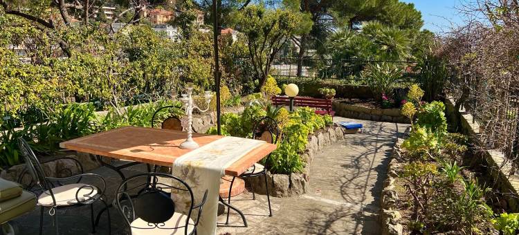 Garden view apartment in Sanremo with veranda图片