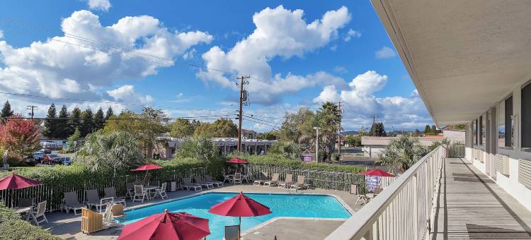 Park Inn by Radisson，南圣罗莎(Motel 6 Santa Rosa, CA - South)图片