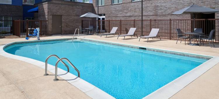 万枫酒店及套房夏洛特机场(Fairfield Inn & Suites Charlotte Airport)图片