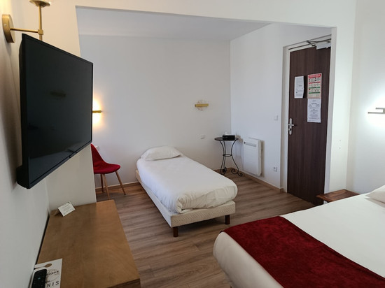 阿多尼斯迪涅酒店