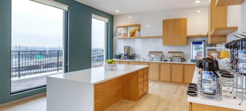 纽瓦克自由国际机场舒适套房酒店(Comfort Inn & Suites Newark Liberty International Airport)图片