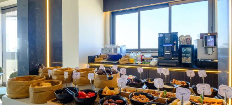 Mercure Larnaca Finikoudes Beach图片