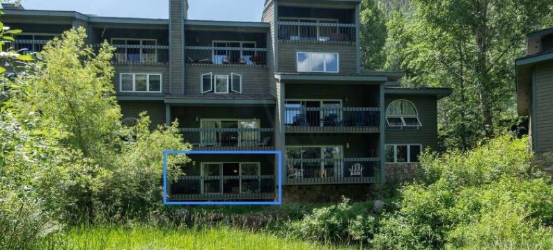 Riverside Dream! Quiet Spot w Deck, 5 Min Walk to Gondola & Main St, Condo图片