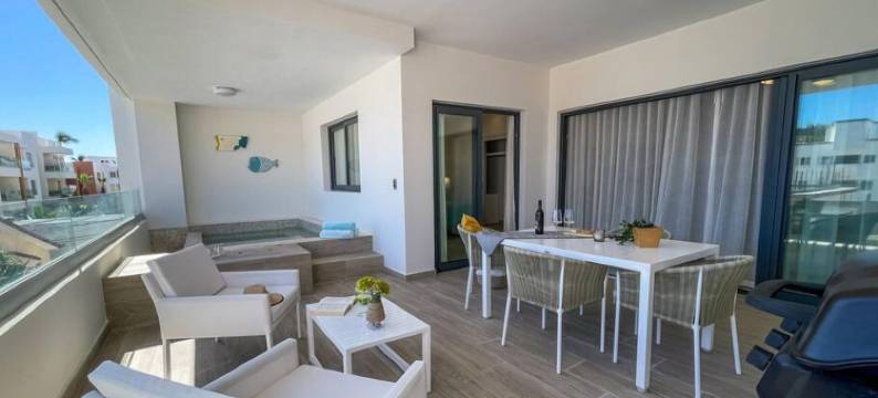 距离海滩仅几步之遥的极美公寓(Incredibly Beautiful Condo Just Steps to the Beach)图片