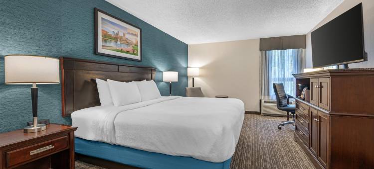 印第安纳波利斯北金字塔贝斯特韦斯特优质酒店(Best Western Plus Indianapolis North at Pyramids)图片