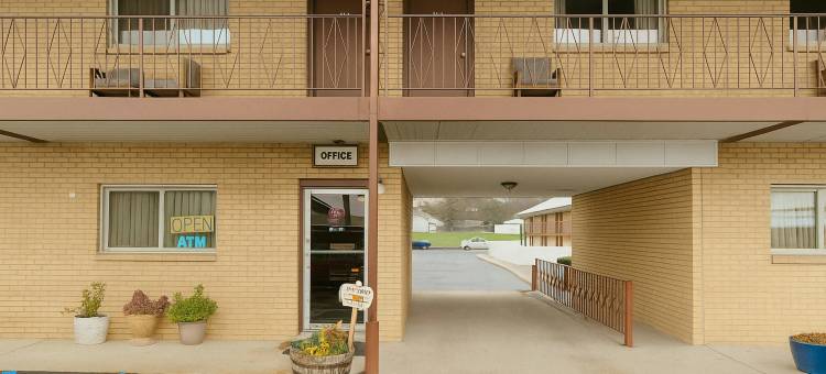 Capital O 斯旺旅馆康斯托克公园(Capital O Swan Inn Comstock Park)图片