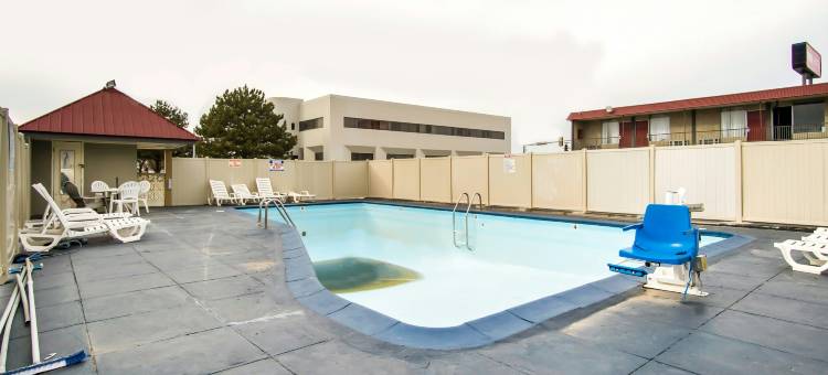 OYO 堪萨斯南哈钦森西第 4 大道酒店(OYO Hotel Hutchinson West 4th Ave)图片