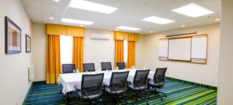 多伦多奥克维尔万豪万枫酒店(Fairfield Inn Toronto Oakville)图片