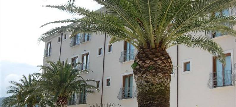 布兰卡玛利亚餐饮酒店(Hotel Brancamaria)图片