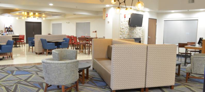 Holiday Inn Express 滑铁卢的雪松瀑布 by IHG(Holiday Inn Express WATERLOO-CEDAR FALLS by IHG)图片