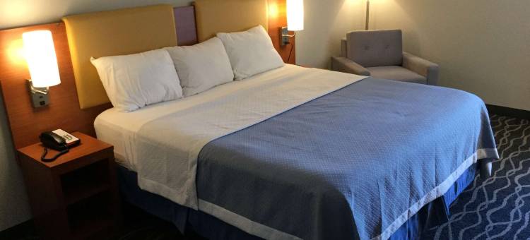 辛辛那提北温德姆戴斯套房酒店(Days Inn & Suites by Wyndham Cincinnati North)图片