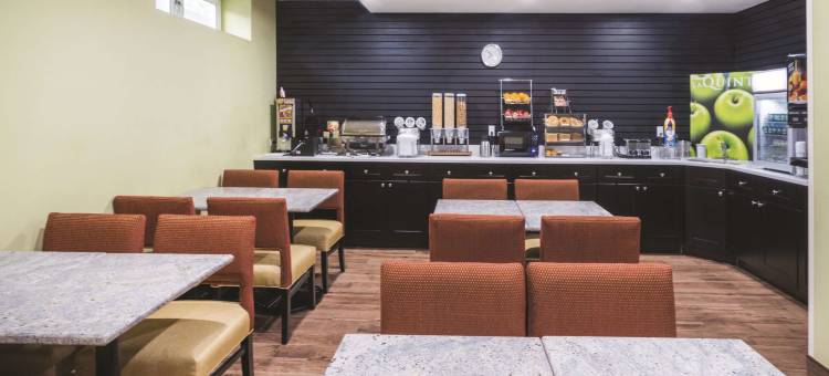 布鲁克林中心拉昆塔温德姆套房酒店(La Quinta Inn & Suites by Wyndham Brooklyn Central)图片