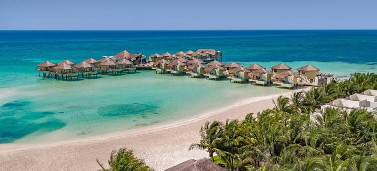 Palafitos水上平房，双体船，天然水池等全包含(Hotel Palafitos Overwater Bungalows)图片