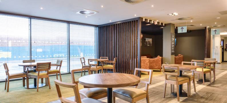 普瑞米尔沃金厄姆市中心酒店(Premier Inn Wokingham Town Centre)图片