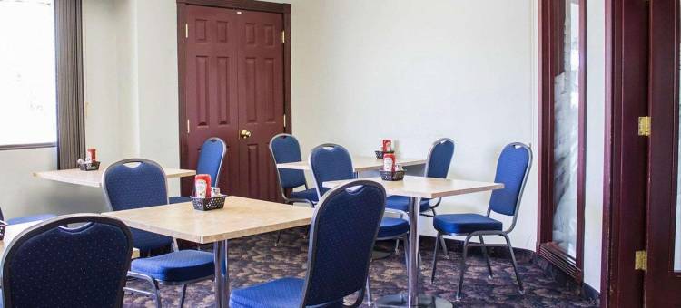 尼斯库艾德蒙顿机场温德姆华美达酒店(Ramada by Wyndham Nisku Edmonton Airport)图片