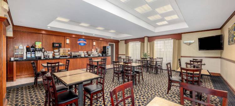 普瑞特呗盟酒店(Baymont by Wyndham Pratt)图片