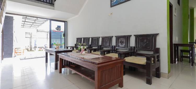 努安萨恩加维酒店(RedDoorz at Hotel Nuansa Ngawi)图片