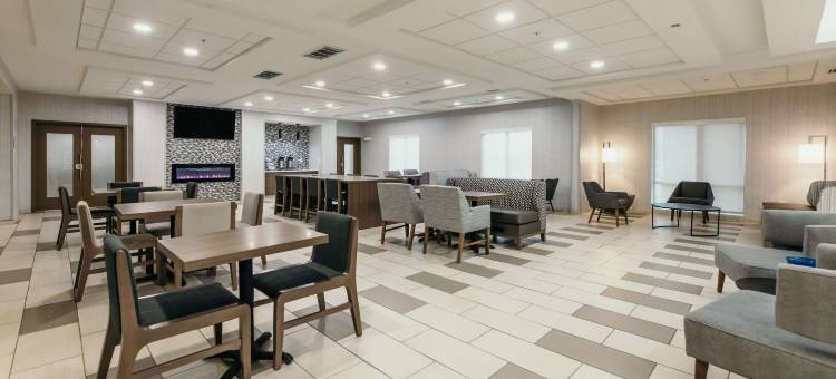 艾奥瓦安克尼 - 艾奥瓦德梅因拉昆塔温德姆套房酒店(La Quinta Inn & Suites by Wyndham Ankeny IA / Des Moines IA 2402 SE Tones Dr., Ankeny, Io)图片