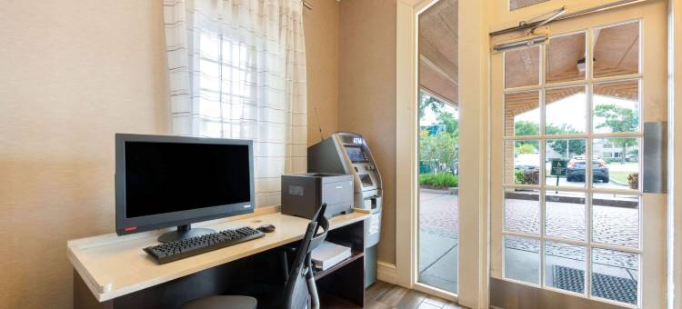 迈阿密机场北拉昆塔温德姆酒店(La Quinta Inn by Wyndham Miami Airport North)图片