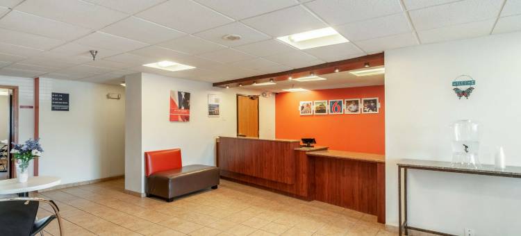 内珀维尔6号汽车旅馆(Motel 6 Naperville, IL)图片