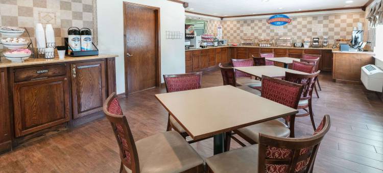 阿林顿六旗大道温德姆呗盟套房酒店(Baymont by Wyndham Arlington)图片