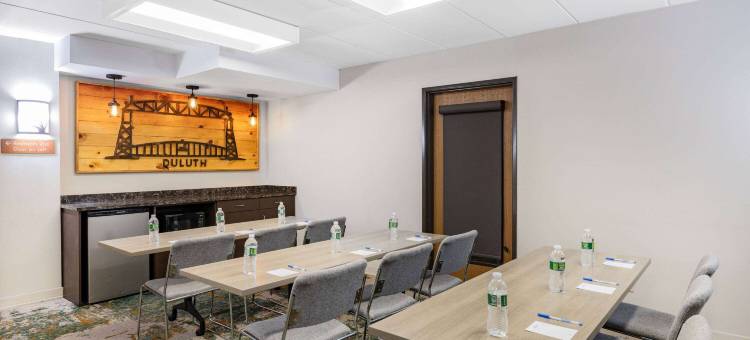 普罗克特德卢斯美吟温德姆酒店(AmericInn by Wyndham Duluth South Black Woods Event Center)图片