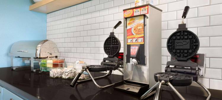 丽笙爱荷华州印地安诺拉乡村套房酒店(Country Inn & Suites by Radisson, Indianola, IA)图片